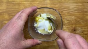 Заправка для салата из греческого йогурта и горчицы