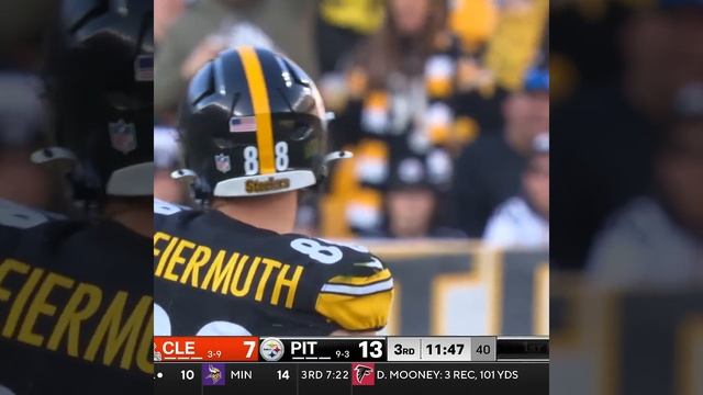 Pat Freiermuth catches for a 21-yard Gain vs. Cleveland Browns