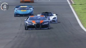 Bugatti Chiron Super Sport 300+ vs Koenigsegg Supercars - Spa