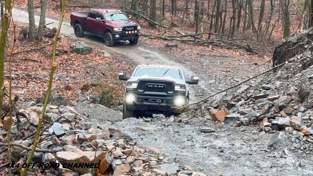 Dodge Ram 1500 vs Ram 2500 4x4 Off Road MUD Hill Climbing Challenge!! смотреть онлайн
