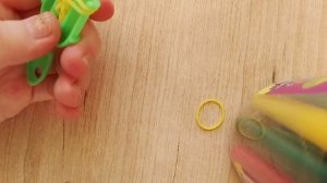 делаю из резинок уточку лала фанфан.😊