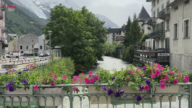 Шамони-Монблан, Франция очаровательный альпийский городок во французских Альпах!... смотреть онлайн