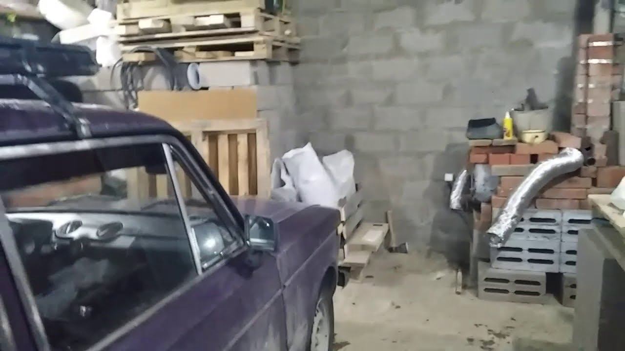 Ваз 2106. Брызговики. Крыша гаража без снега. Буржуйка греет. Полиция докапыватся до брызговиков.