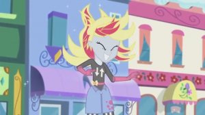 MLP׃ Equestria Girls Rainbow Rocks 'Life Is A Runway“ Official Music Video