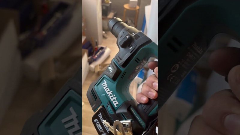 Перфоратор Makita DHR171 в установке межкомнатных дверей  #бородатаядверь #оренбург #makita #двери