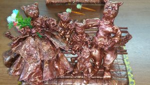 Медная  весёлая семейка котиков.