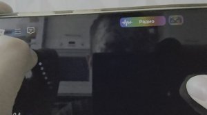 Артём играет в Roblox паркур