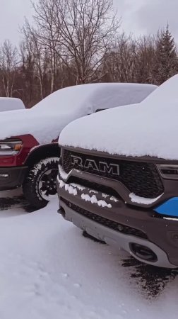 ❄️ Пикап-траки на зимней площадке #ram1500 #ramtrx #fordraptor #fordf150 #автоизсша