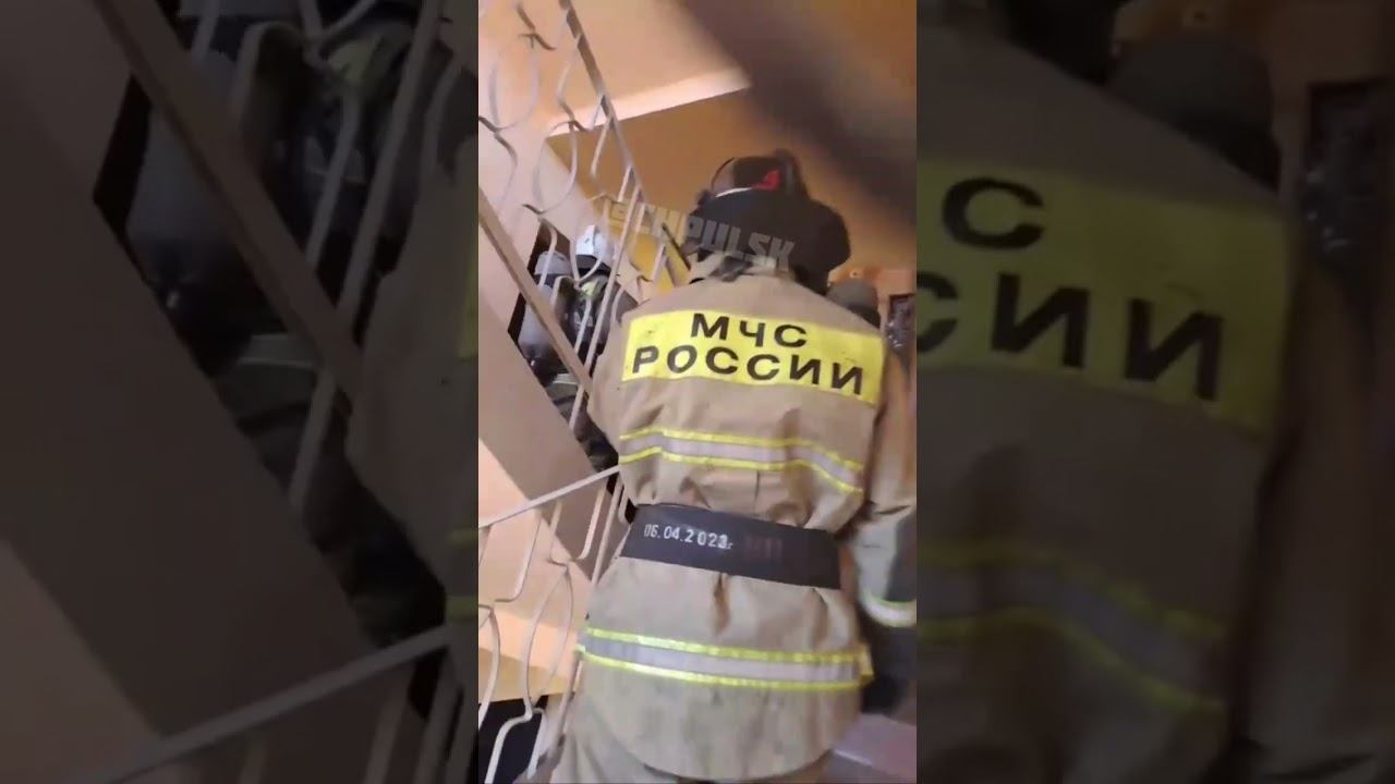  Пожар в квартире на Шолмова, 37.Хозяин жив. Пожарные приехали оперативно, делятся очевидцы.