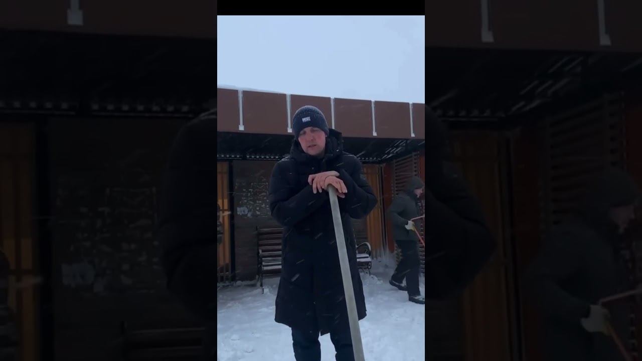 Глава администрации Чердаклинского района Юрий Нестеров взял в руки лопату