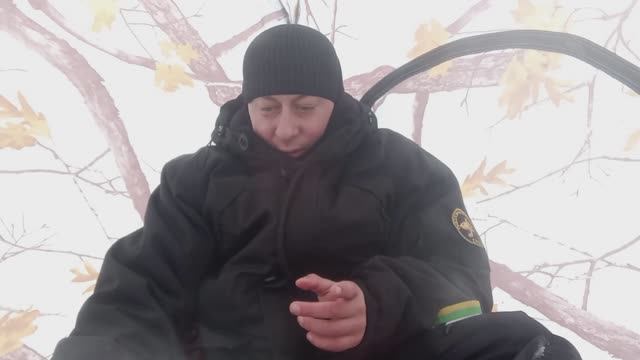 ЛОВЛЯ ОКУНЯ НА МОРМЫШКУ УХ)