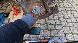 Замена задних тормозов на Опель Мокка  2  NEW с электронным ручным тормозом