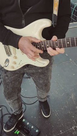 Отличный японский Fender