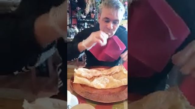 Чебурек огромный горячий, вкусный. Кафе Айдабаран.