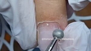 как СРЕЗАТЬ кутикулу ШАРОМ  // для НАЧИНАЮЩИХ