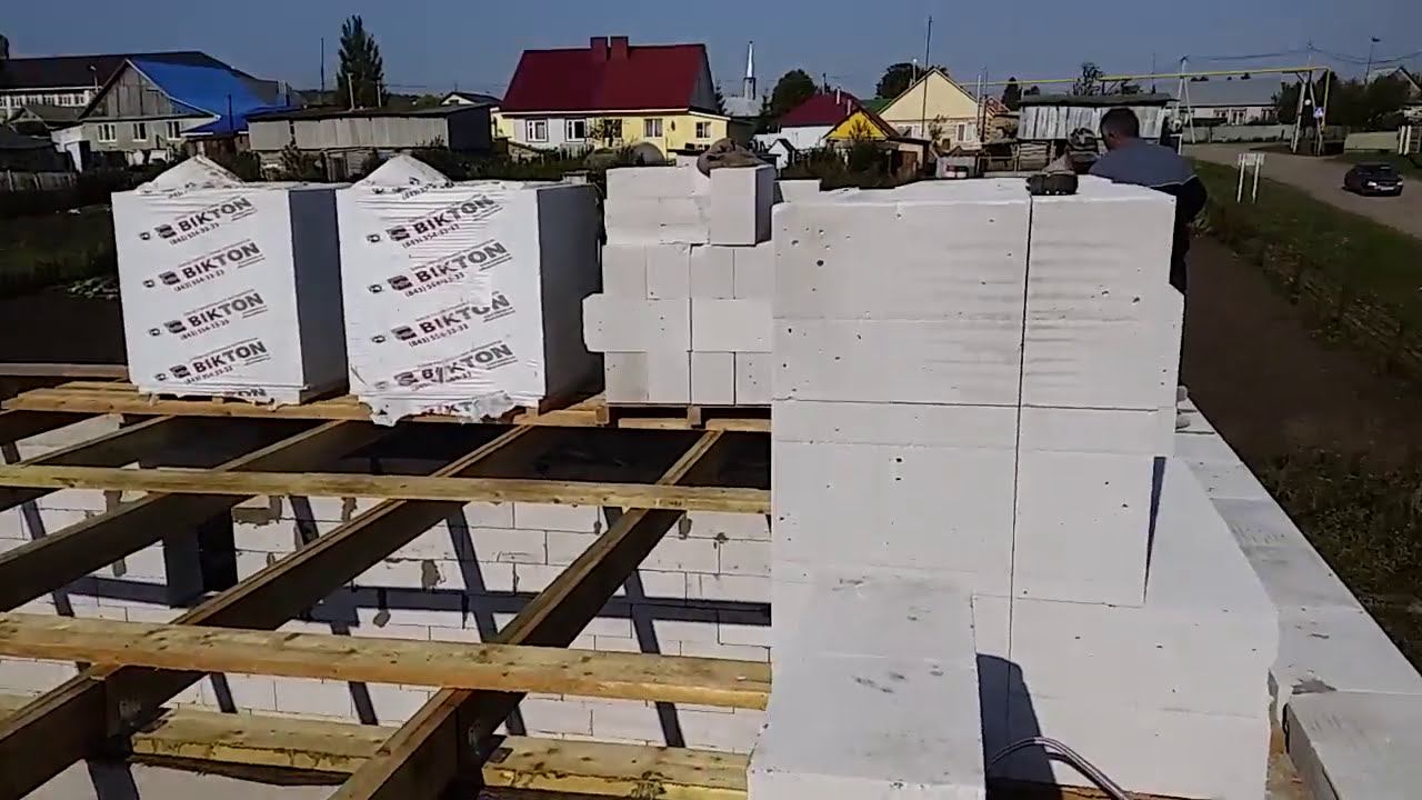 КАК СДЕЛАТЬ ФРОНТОН ДВУХСКАТНОЙ КРЫШИ ДОМА ИЗ ГАЗОБЕТОНА.