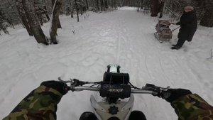 эндуро в зимнем лесу