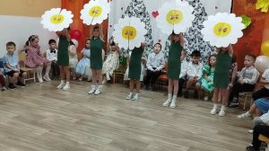 Танец с ромашками для мамы