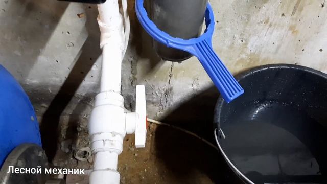 Сливаем воду из гидроаккумулятора, накачиваем давление смотреть онлайн