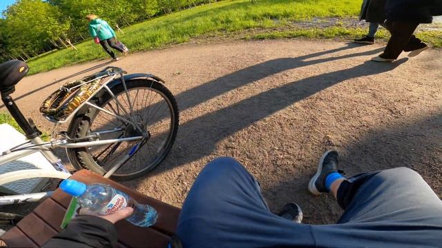 Видео 1. Вечер 29 мая, перекус перед поездкой. Философские размышления о жизни за Сникерсом смотреть онлайн