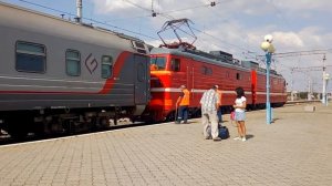 "Эксклюзив!" Сцепление ВЛ10-1885 с пассажирским поездом на станции Евпатория-Курорт!