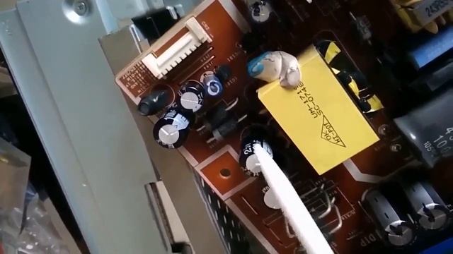 Частая неисправность электроники. Простой ремонт монитора.