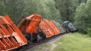 Много дыма из маленького тепловоза. ТЭМ2-3347 и 1369 с поездом на подъездном пути от ст. Бужаниново