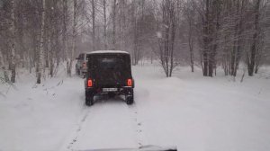 Нива ПИКАП и УАЗы. Местные джиперы в зимнем лесу.