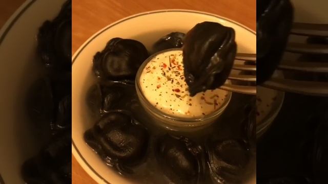 Черные пельмени.