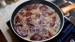 Жаренная печень с картошкой и грибами