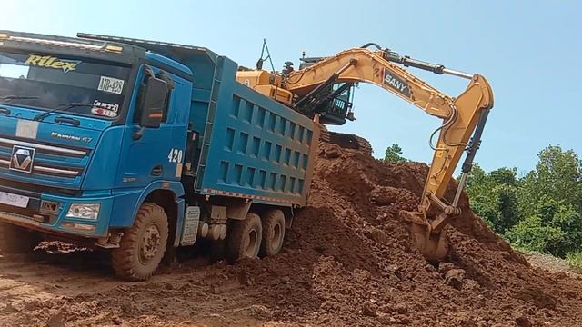 Beko BESAR terbaru SANY 365pro vs DUMP TRUK HOWO muat ORE NIKEL смотреть онлайн