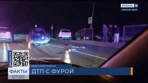 Фура смяла «десятку» и вытолкнула ее на встречку на трассе в Абинском районе
