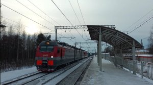 Одноглазый 3ЭС4К-034 с перегоняемым 2ЭС4К-147 "Трансойл" и грузовым поездом, пл. Ивановская