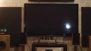 Играет акустика Panasonic SB-PM03