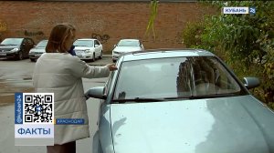 Мужчина разбил стекло машины с ребенком внутри в Краснодаре