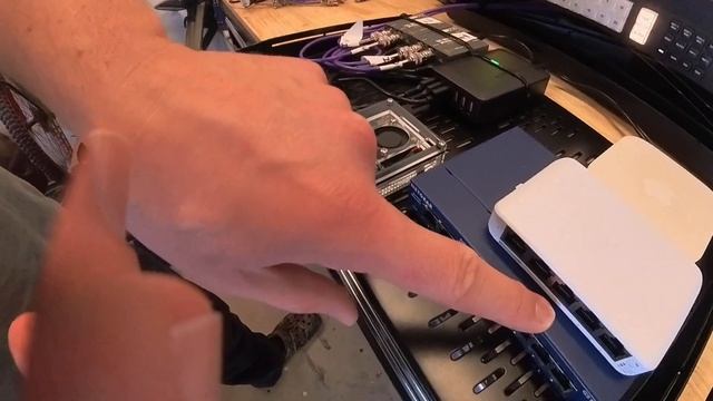 I PUT A BEE IN THIS RACK!!! Updates To The 2U Video Fly Rack - Constellation 2ME - CHEAP Playback смотреть онлайн