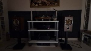 Super detailed sound of B&W Silver Signature 25