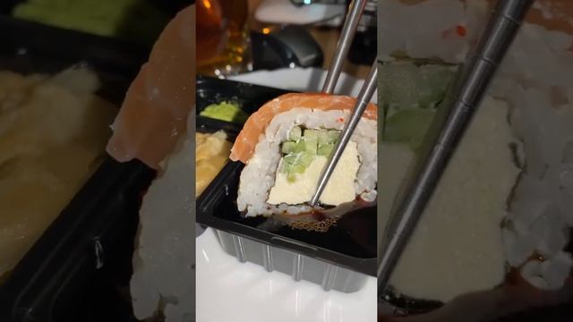Суши /роллы #суши #роллы #food #foodie #reels #рекомендации смотреть онлайн