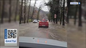 Жители более 10 улиц в Сочи остались без воды из-за прорыва на сетях