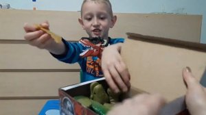 Динозавры игрушки против тоботов