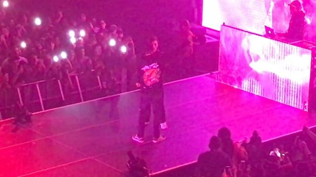 TRAVIS SCOTT TELLS FAN TO RAGE OR GO HOME !!!! смотреть онлайн