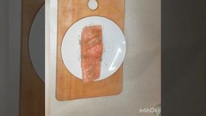 Стейк из лосося с гарниром на ужин)