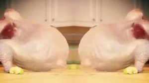 Курочка танцует без головы😂😂😂