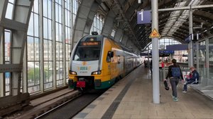 Поезда и железная дорога для детей 🚉 Развивающее видео