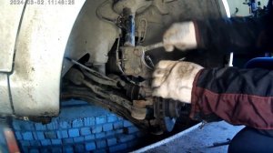 снятие передней стойки Шевроле Авео Т250