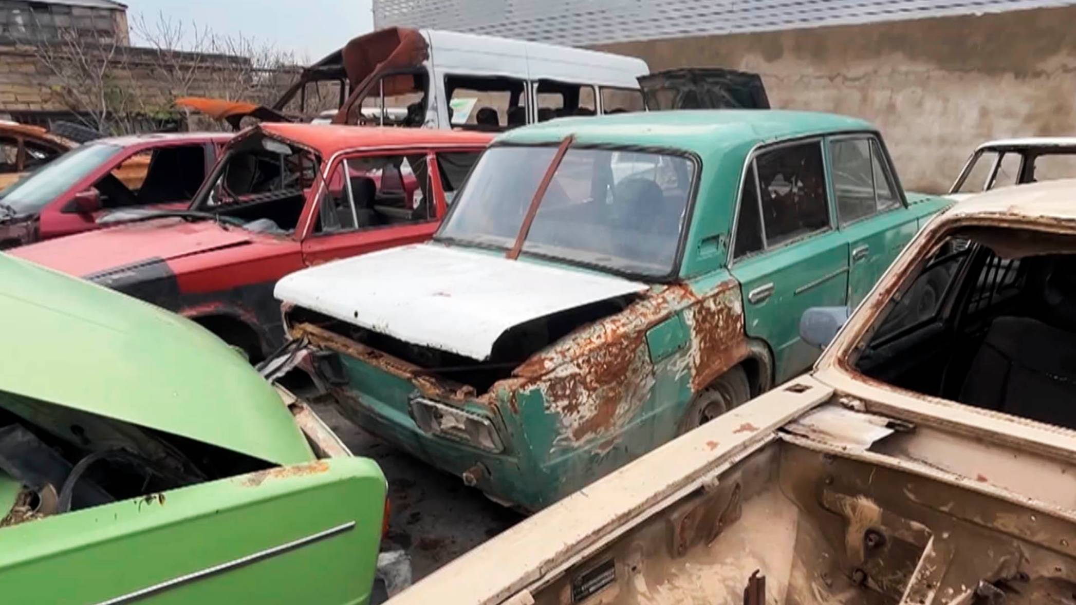 Утилизация старых автомобилей по стартовала в Азербайджане. Сколько зарабатывают владельцы авто?