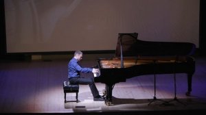 Роман Пыжов (фортепиано) - И. Стравинский. Танго (1940), А. Хинастера. Три аргентинских танца, op.2