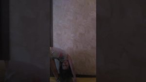 как встать на руки возле стены. (в домашних условиях!)