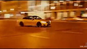 Жёлтый BMW M4 дрифтует по Москве