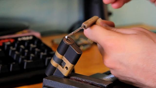 34 - Lockpicking TESA TE5 (4º) смотреть онлайн